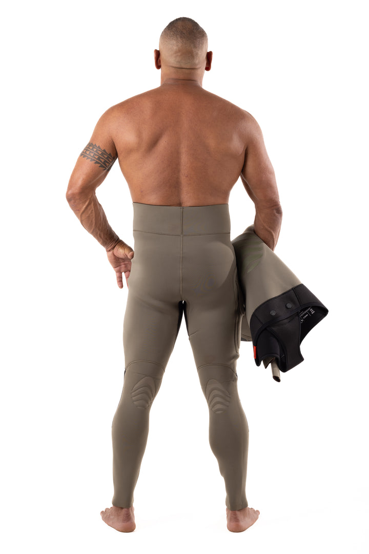 Male model seen from behind wearing Waihana Men&