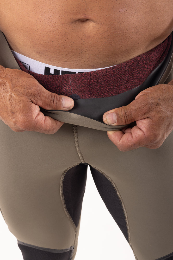 Man pulling open the waistband of the Waihana Men&