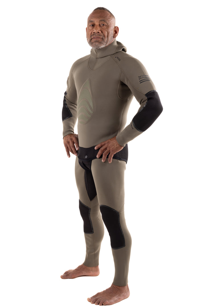 Male model wearing the Waihana Men&